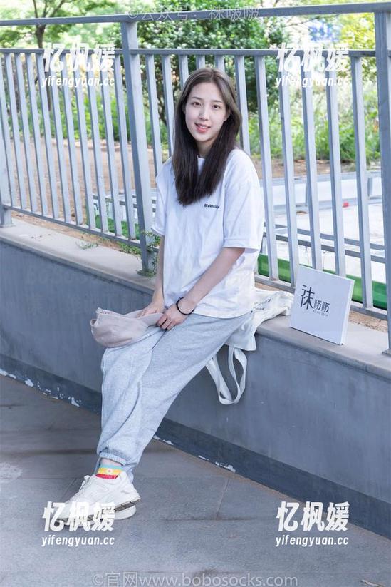 BoBoSocks袜啵啵-小甜豆 BoBoSocks袜啵啵 - 小甜豆的魔女装合集,谁说下载只能保留白白胖胖的文件?