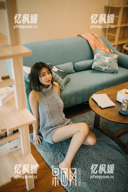 GIRLT果团网 - 泳池边，王语纯的私房写真让我想起了青蛙王子