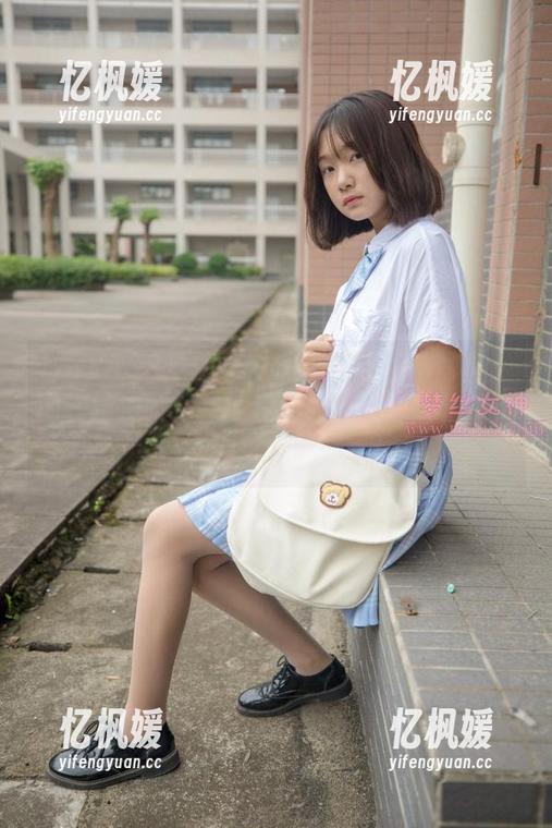 MSLASS梦丝女神-小茶 MSLASS梦丝女神 - 小茶的私拍写真:内在纯净,外在被我治愈成了一头和辣条一样好看的小可爱!