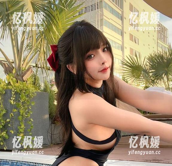 SayoMomo 在SayoMomo蕾丝作品前,我的目光被这些花边钉住了,像是被勾住的猎物。
