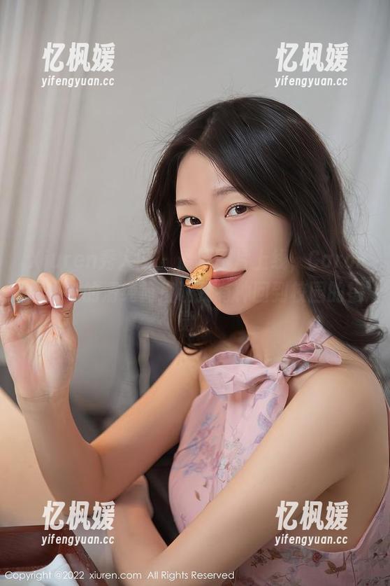 Xiuren秀人网 - 最新图片上线，Carol周妍希的清纯简直让我有种回到校园的错觉。