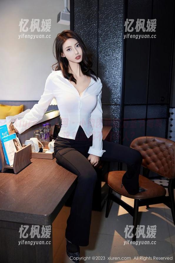 Xiuren秀人网-小肉肉咪 Xiuren秀人网 - 小肉肉咪的万圣节写真,喂,这鬼脸够不够吓人?