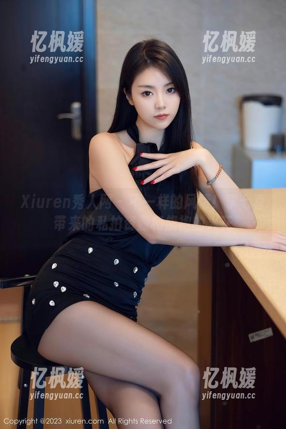 Xiuren秀人网 - 不一样的风情！李七喜带来的私拍资源和旗袍的火花