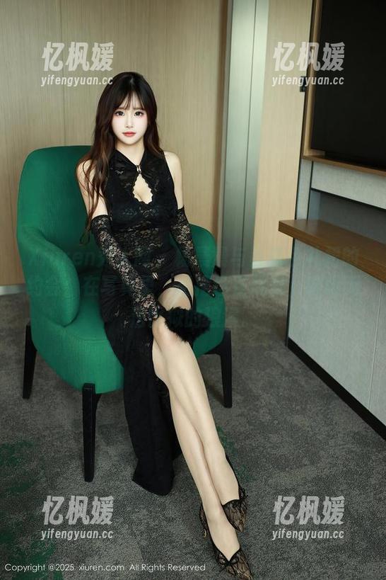 Xiuren秀人网-杨晨晨 Xiuren秀人网 - 杨晨晨与香槟色礼裙的约会:在写真里,裙摆也在跳舞,咖啡无法比拟的浪漫。