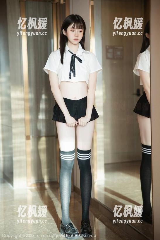 Xiuren秀人网-柚柚小奶瓶 Xiuren秀人网 - 白衬衫不再沉闷,柚柚小奶瓶轻松玩转,我们有图包来一睹为快!