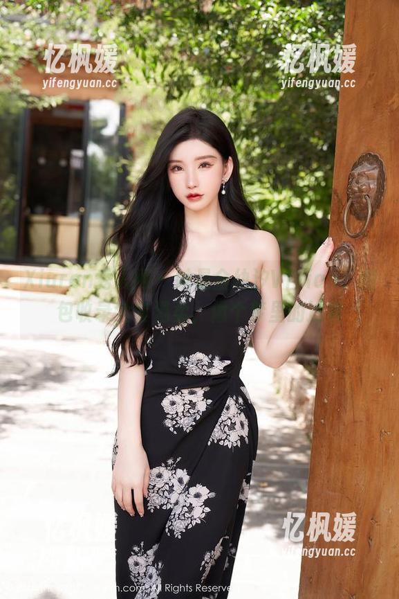 Xiuren秀人网 - 她是金幼汐Vivian，图包收录全套温柔，像个梦里的过客