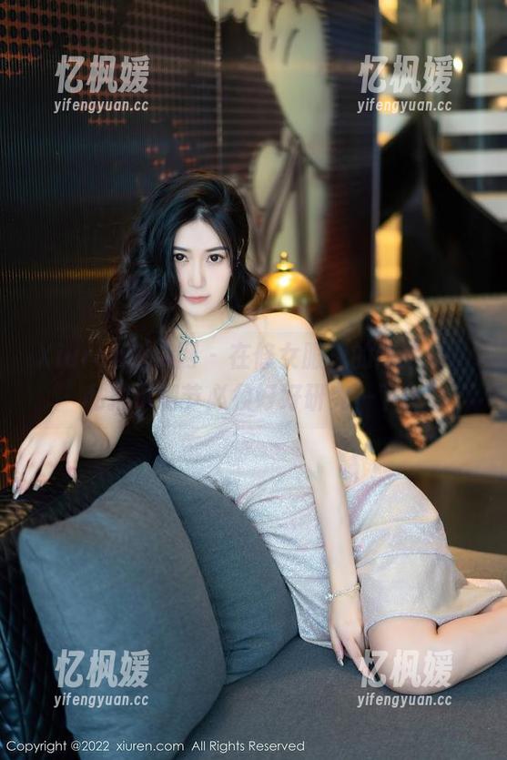 Xiuren秀人网-陈芊儿 Xiuren秀人网 - 在修女服里的陈芊儿,私拍小细节必须好好研究一下!