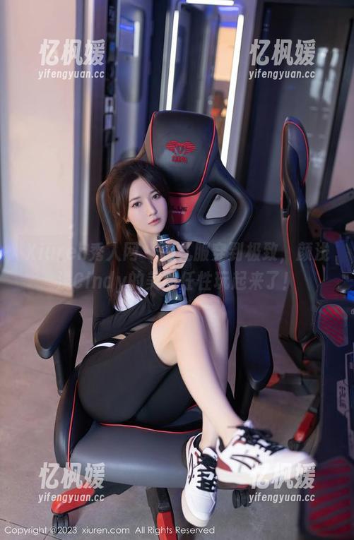 Xiuren秀人网 - 把礼服穿到极致，颜浅浅Cindy的美图任性玩起来了！