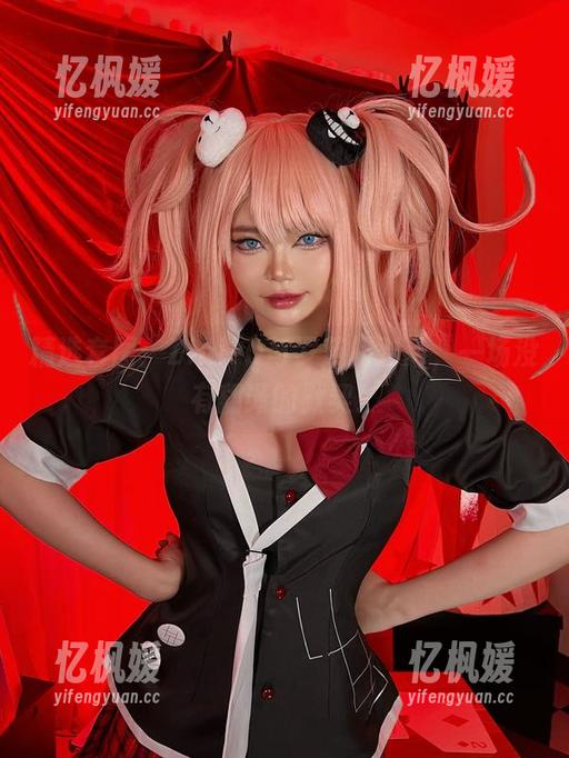 ZinieQ 精选套图:ZinieQ与罗莎的对话,一场没有翻译的默契!