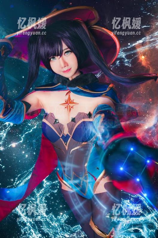 sally多啦雪 sally多啦雪的高清写真里,礼服似乎能说话,我这是在看秀还是剧?