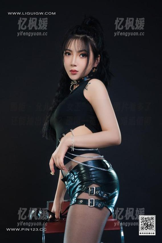 丽柜 - 允儿的“女王”作品，图片看多了还能抽出些啥？原图一览无余，难道值得喊一声？