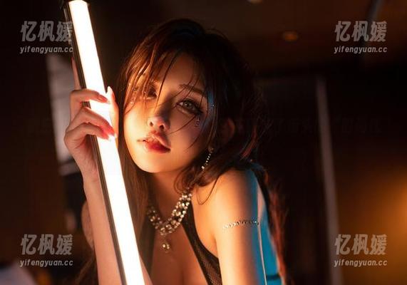 于芷晴 微密圈 - 最新的美图,吊带袜让于芷晴成了街头的“时尚代言人”?