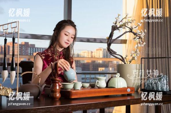 克拉女神-芝月 克拉女神 - 御姐的私拍:芝月让你看到让人不禁想多看几眼的角度