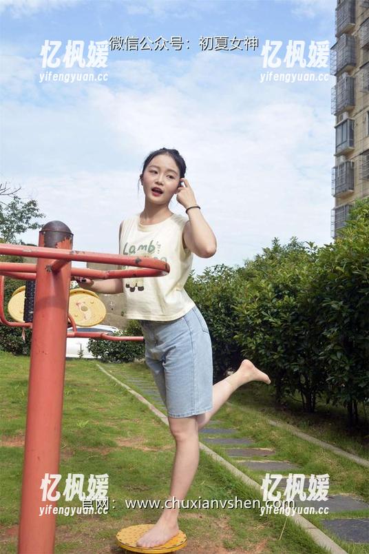 初夏女神 - 双双的白衬衫套图，简洁却透着一股小心机
