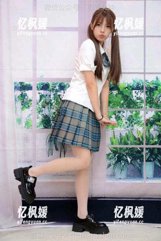 初夏女神 - 高清办公室，安妮今天果然又来“上班”了，图册里的情境让人想多了…