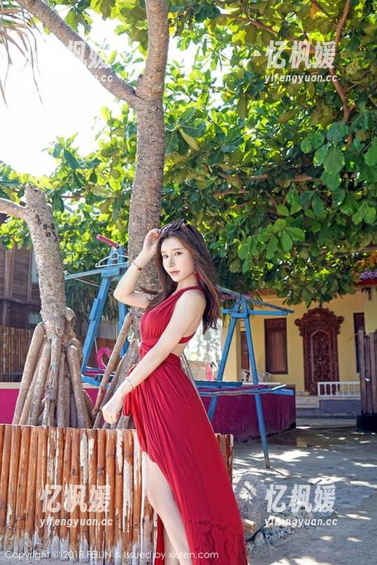 嗲囡囡-夏沫沫tifa 嗲囡囡 - 夏沫沫tifa的水手服:图片里,海浪声似乎就在耳边…好吧,可能是我想太多了
