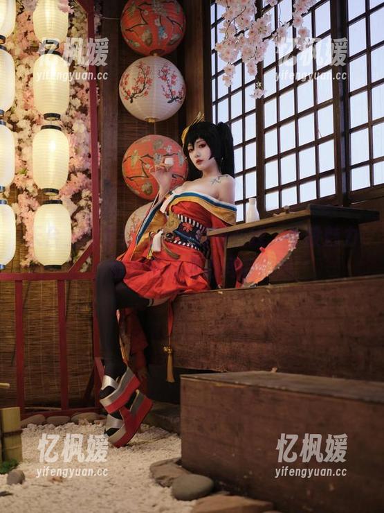 天台上的大梨子不是御姐在线，千般魅力，图片萌动着心间的扇风