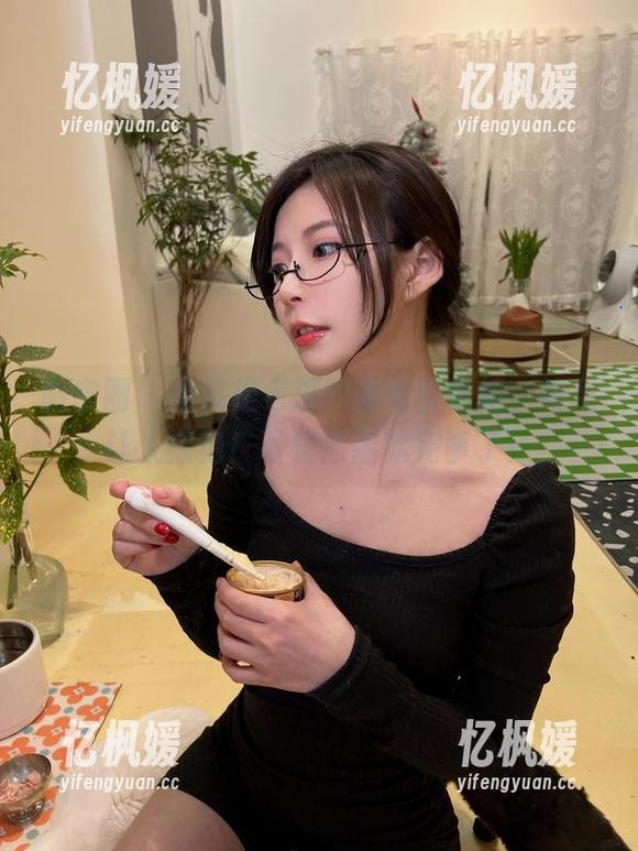 微密圈 - 看妮是老虎如何驾驭学姐，结果让人惊艳！下载原图就完事了！