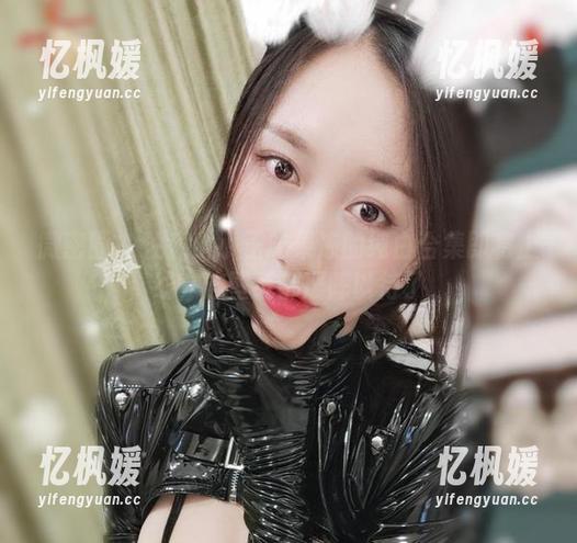 小玉吃果冻 微密圈 - 注意!小玉吃果冻的纯白合集即将上线,连壁纸都严阵以待了