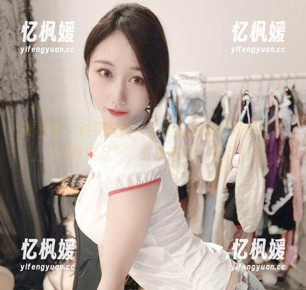 微密圈 - 说到壁纸，小玉吃果冻的写真配不上“本钱实足”，来看看吧，有点东西。