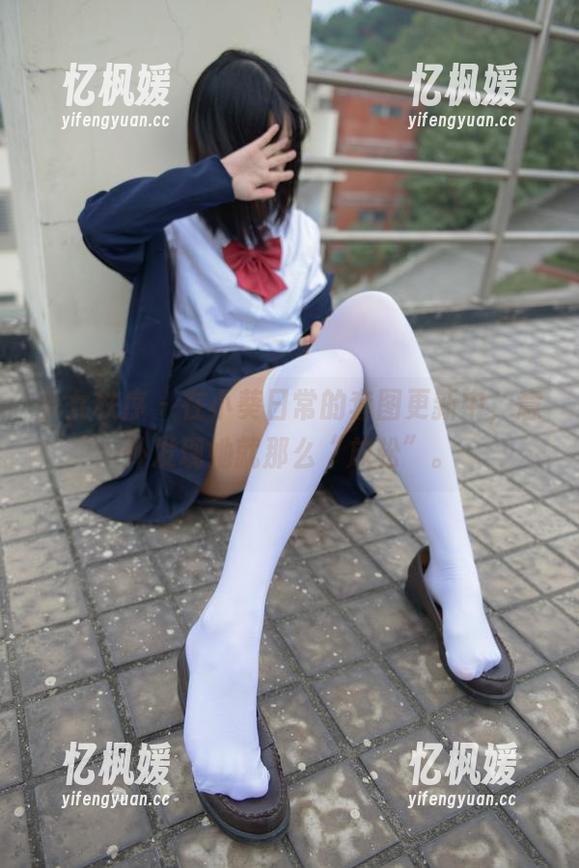 少女秩序 - 在小葵日常的套图更新中，意外发现她就那么“放松”。