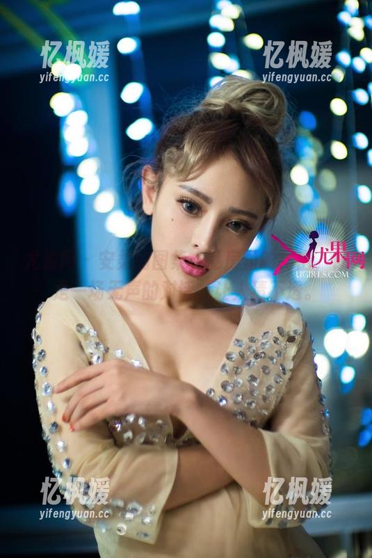 尤果网-安柔 尤果网 - 安柔的图集,私房里的秘密,像是一场无声的对话,让人猜不透。