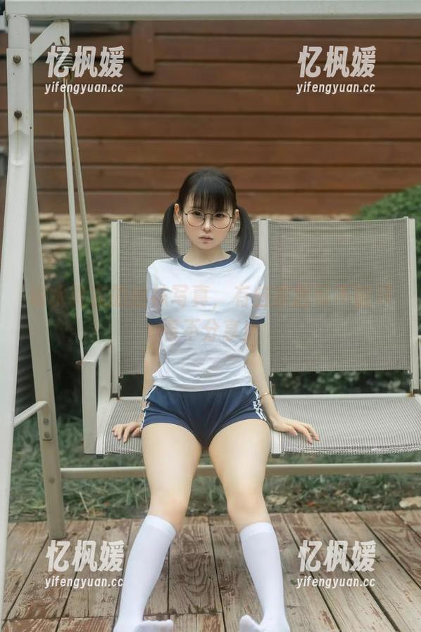 幼水铃衣的丝袜写真，有些东西可不能只看不分享！