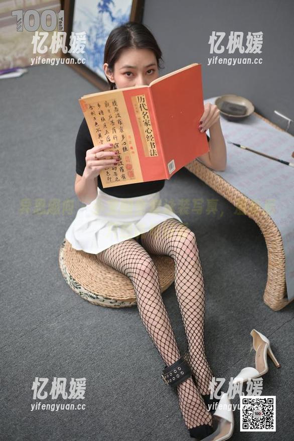 异思趣向-小宝 异思趣向 - 小宝的全套泳装写真,湿身后只想说句好看