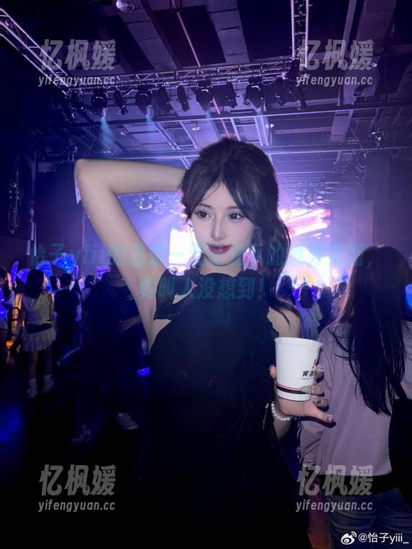怡子yiii 怡子yiii的温柔—无圣光下的意外美图,真叫人没想到!