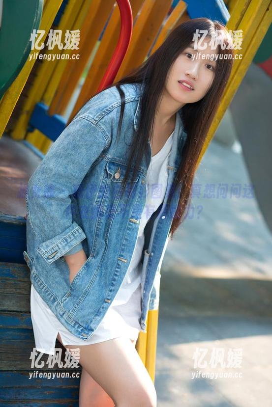 推女郎-杨伊 推女郎 - 杨伊的白衬衫图集:真想问问这件衣服是不是有超能力?