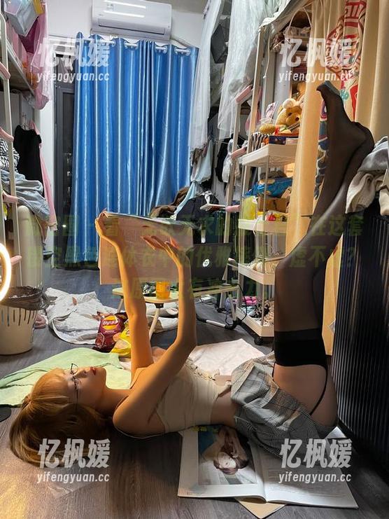 无欲无求的推土君 微密圈 - 看“无欲无求的推土君”在这套镂空黑色连体衣中的优雅摔倒,虚不虚?这原图太有冲击力。