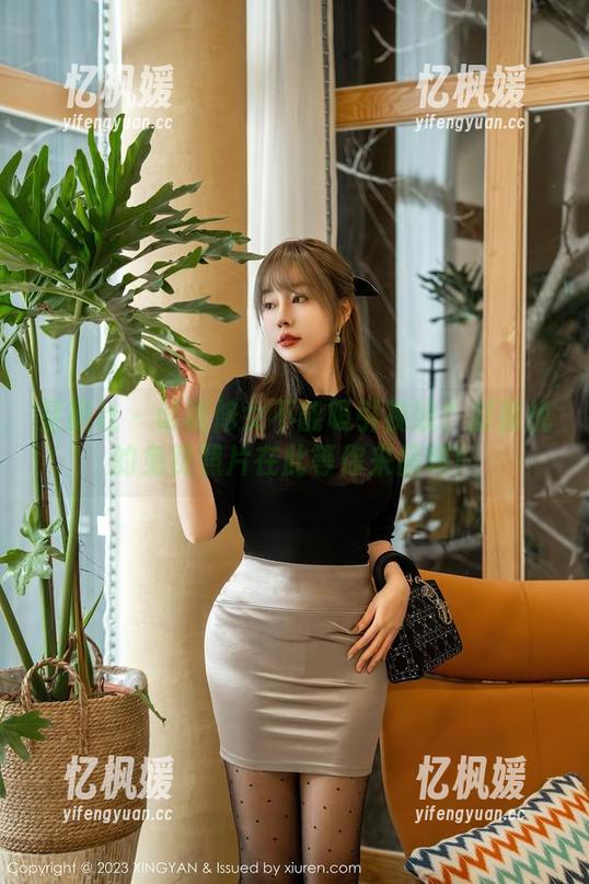 星颜社 - 谁说修女不能吸引视线？赵馨悦的免费照片在此等你来品味！