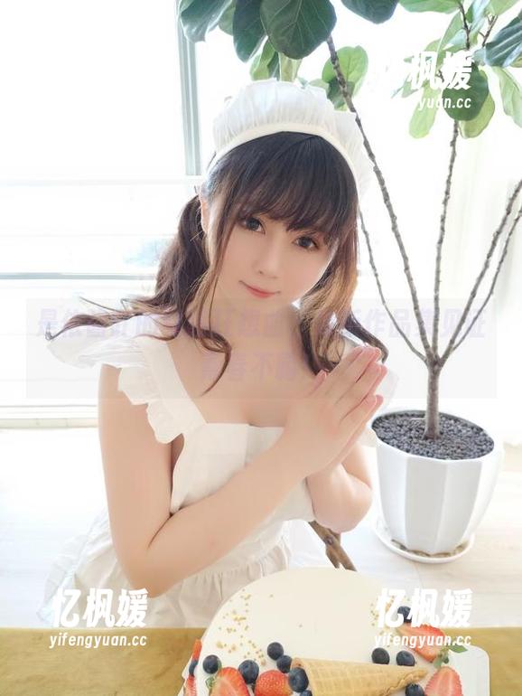 是依酱吖的制服狂想曲，最新作品集见证青春不羁！