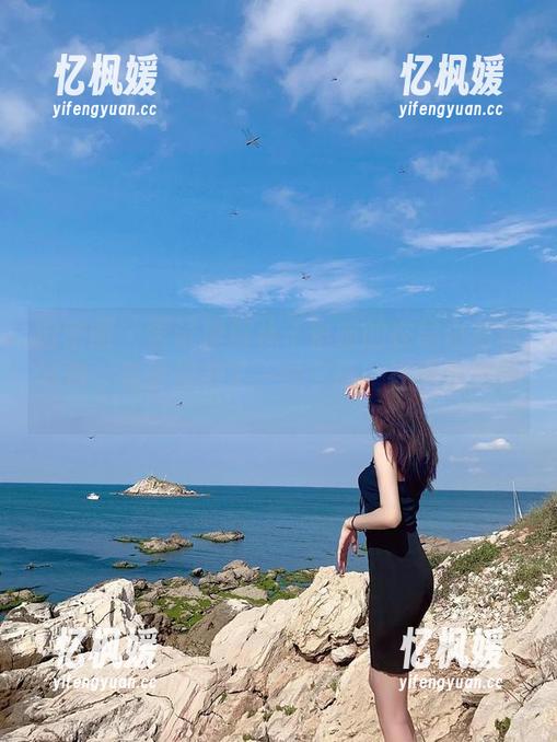 林子琳喵 微密圈 - 尝试理解林子琳喵的在线白衬衫写真,似乎拥抱了一种宁静,在风中摆动。