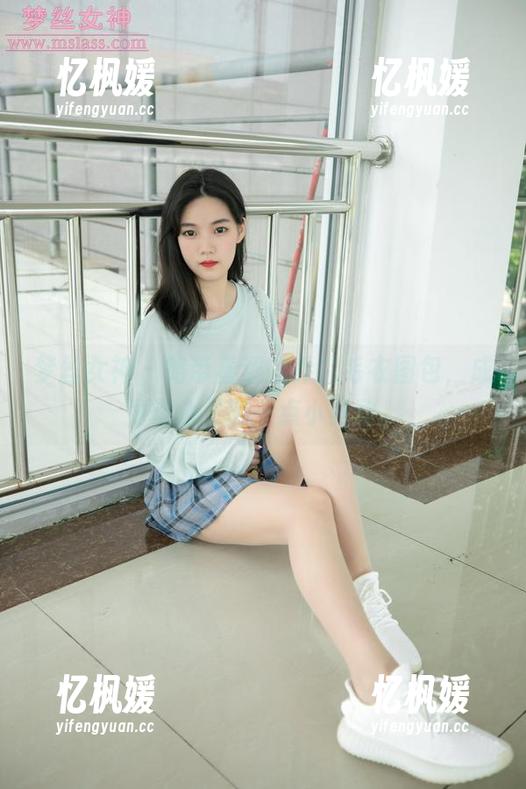 梦丝女神 - 略带羞涩的乔儿毛衣图包，成为你心灵的一点小骚动。