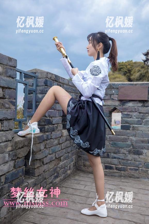 梦丝女神-刘诺 梦丝女神 - 让刘诺女王带你领略写真界的风云变幻,图包里都有啥?快来一探究竟!