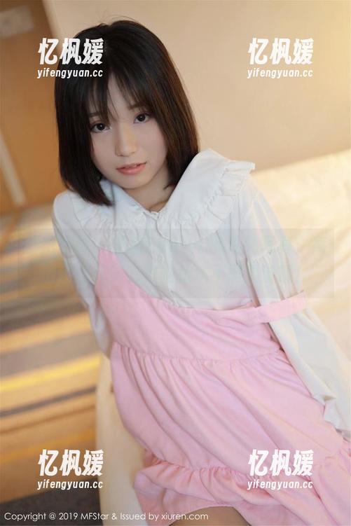 模范学院 - 艾莉Evelyn的清纯写真：高清还原真实，但她根本不需要滤镜！