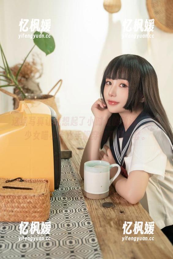 爆机少女喵小吉 这组写真让我想起了小时候的动漫,爆机少女喵小吉水手服穿得真有一套。