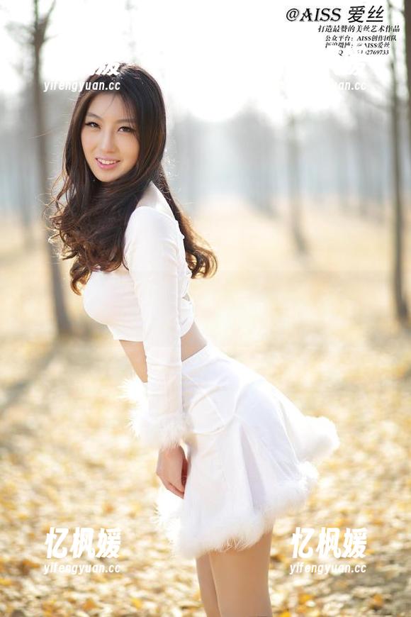 爱丝 - 裤里丝的女神！瑶瑶的高清美图何其迷人