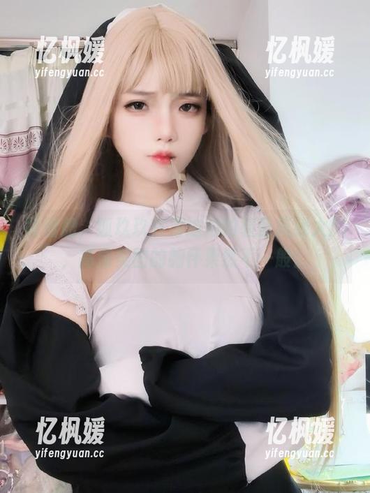 背着船，狐玖玖在海边拍的碧蓝航线大凤，高清美图的胸怀果然不一般！