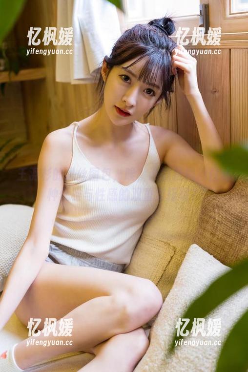 王羽杉 王羽杉的黑丝图包,唉,谁能抵挡得住这种优雅与性感的双重穿搭呢?
