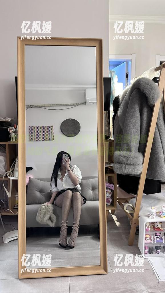 微密圈 - 玫桃泡芙的内衣照：这蕾丝加上她的气质，简直是和谐得不行！