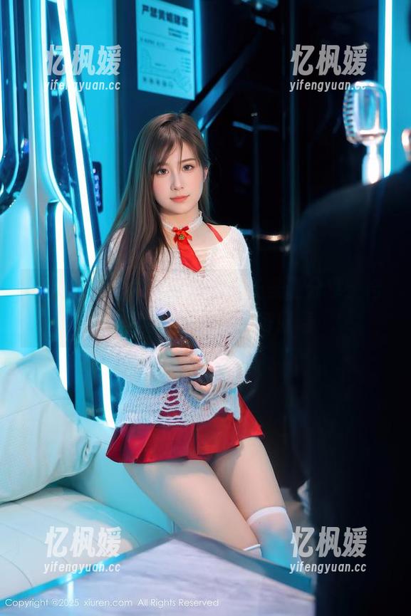 秀人网 - fairy如歌的修长美腿分享：合集里的每一秒都值得盯着