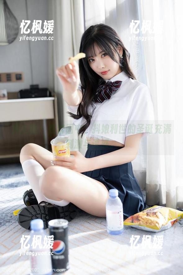 秀人网-抖娘利世 秀人网 - 在套图中,抖娘利世的圣诞充满刺激与诱惑。