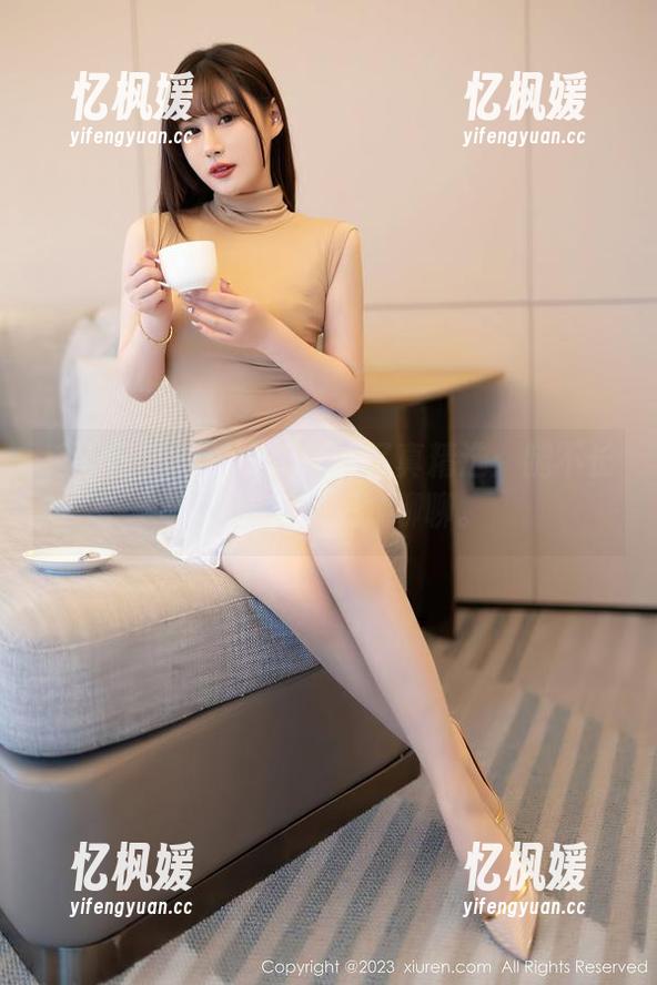 秀人网-柚柚小奶瓶 秀人网 - 柚柚小奶瓶的写真精选:腿不长,人要有梦想,聊聊。