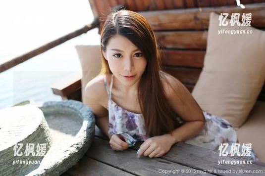 美媛馆-潘娇娇 美媛馆 - 福利经济学:潘娇娇的白丝写真,让我想起搬砖时的腿…