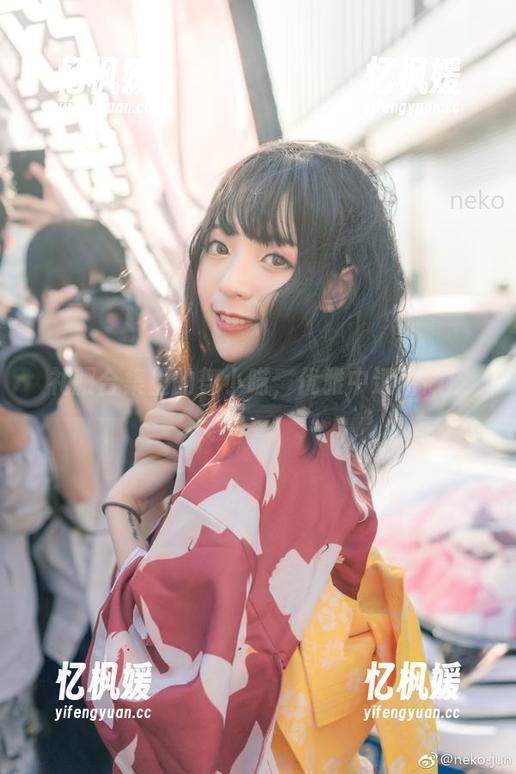 舞小喵 礼服合集里的舞小喵,优雅中透着顽皮