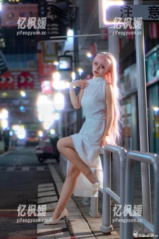 芊芊酱w 如果美脚能说话,芊芊酱w的高清写真里一定是本畅销书,让人一读再读。