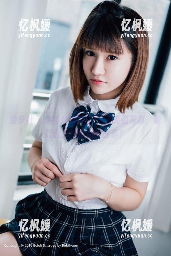 菠萝社 - 定制JK制服与王语纯的写真，谁能透露她背后的故事？