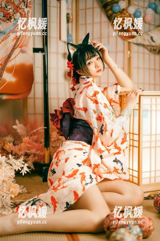 落落Raku 落落Raku在办公室的日常:定制写真里的轻松一刻